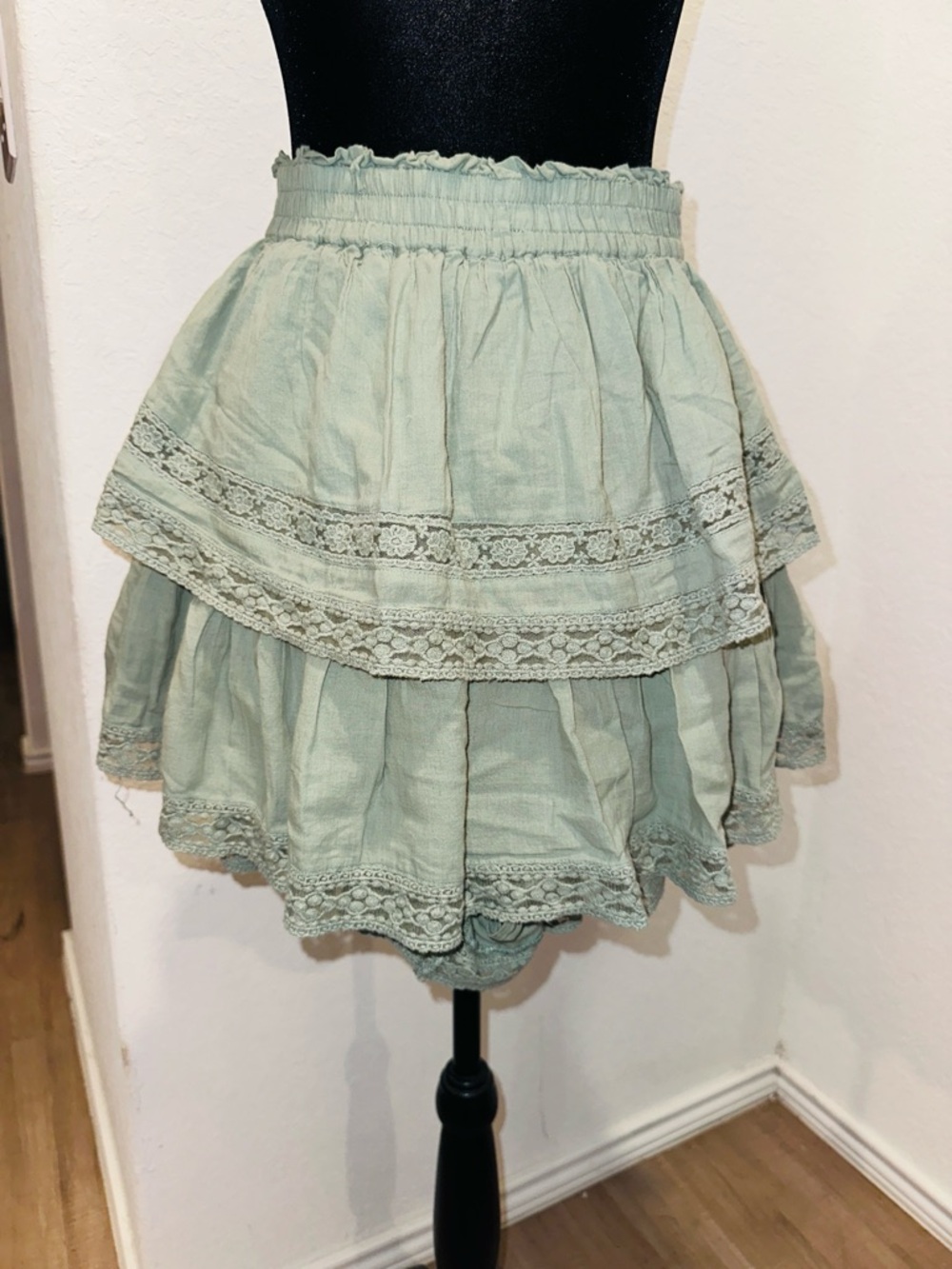 American Eagle Outfitters Sage Green Tiered Lace Mini Skort
